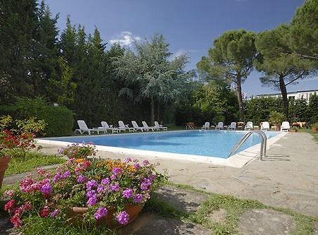 Hotel First Calenzano Bagian luar foto