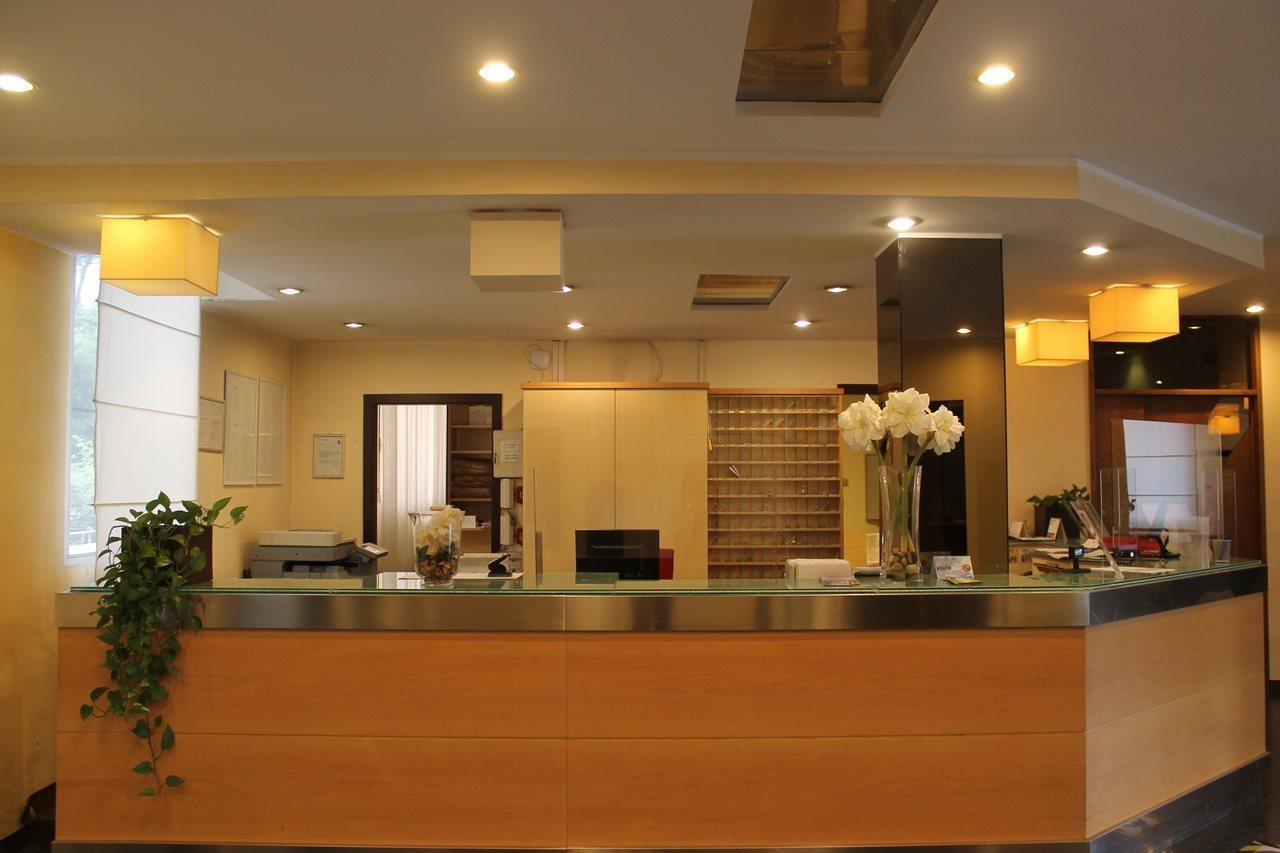 Hotel First Calenzano Bagian luar foto