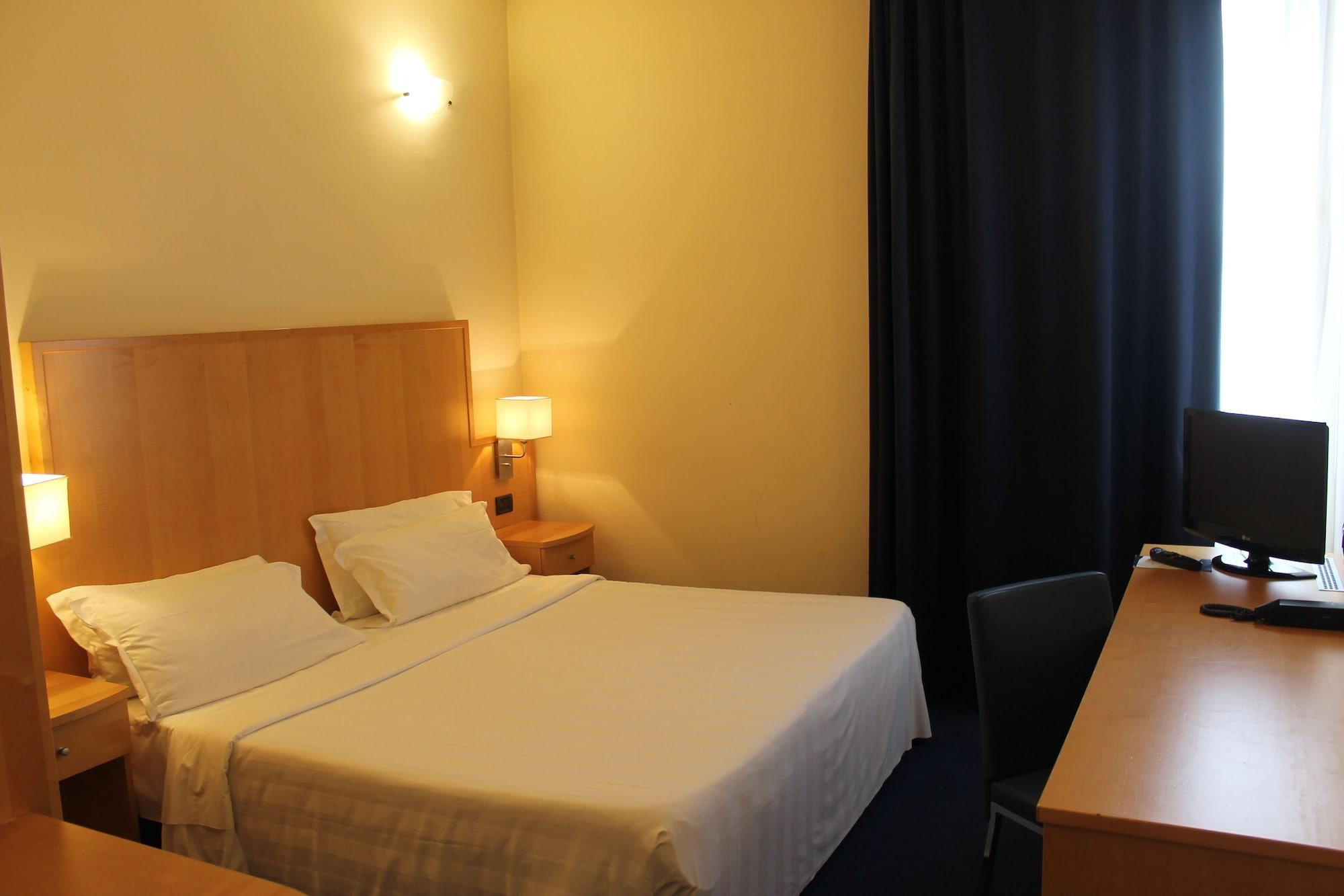 Hotel First Calenzano Bagian luar foto