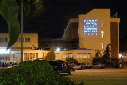 Hotel First Calenzano Bagian luar foto