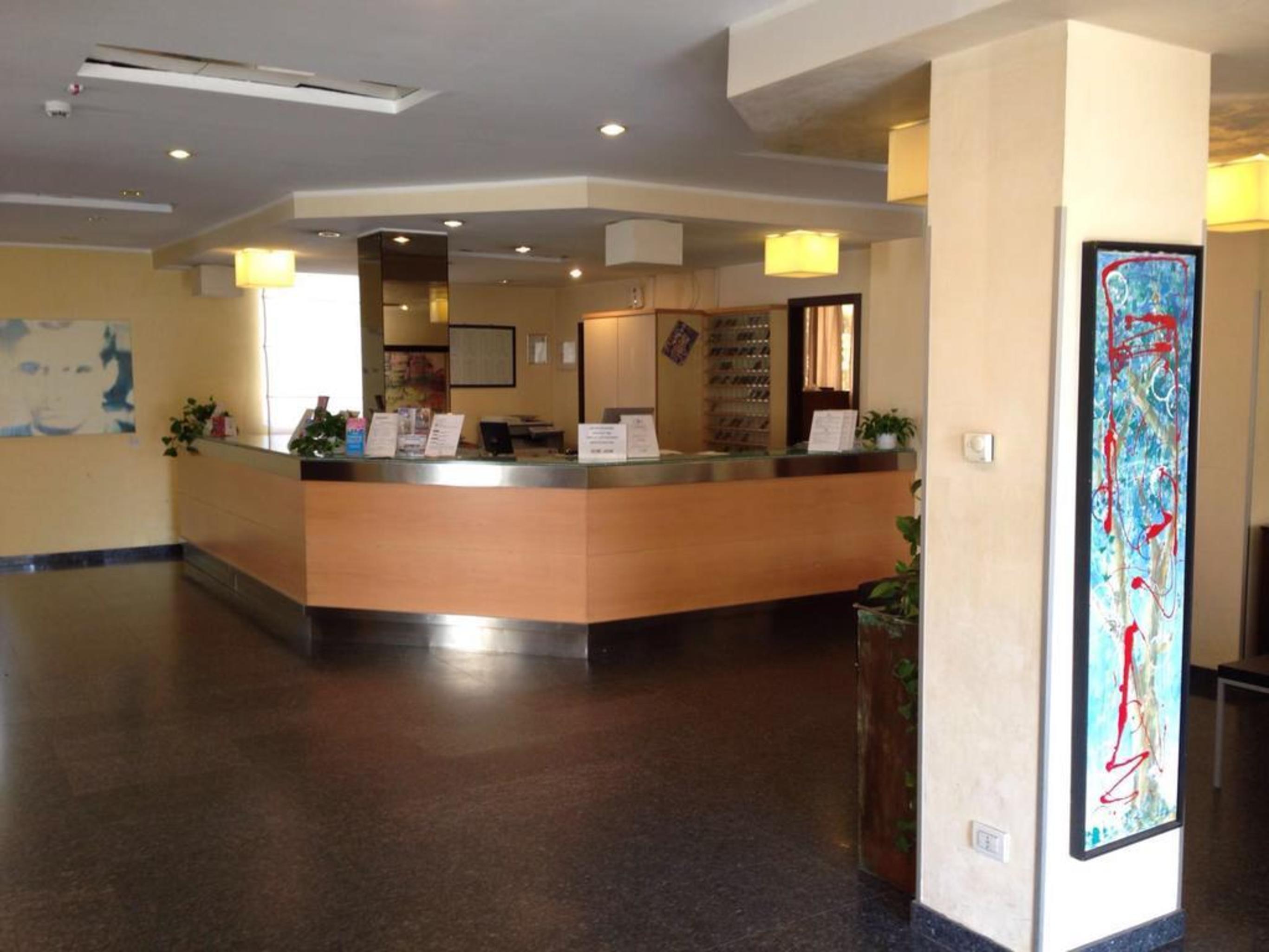 Hotel First Calenzano Bagian luar foto