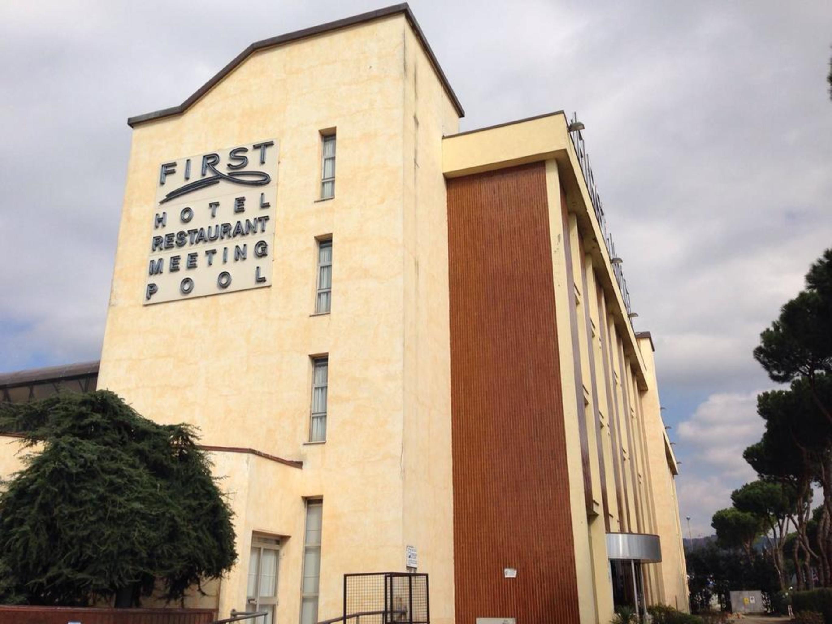 Hotel First Calenzano Bagian luar foto