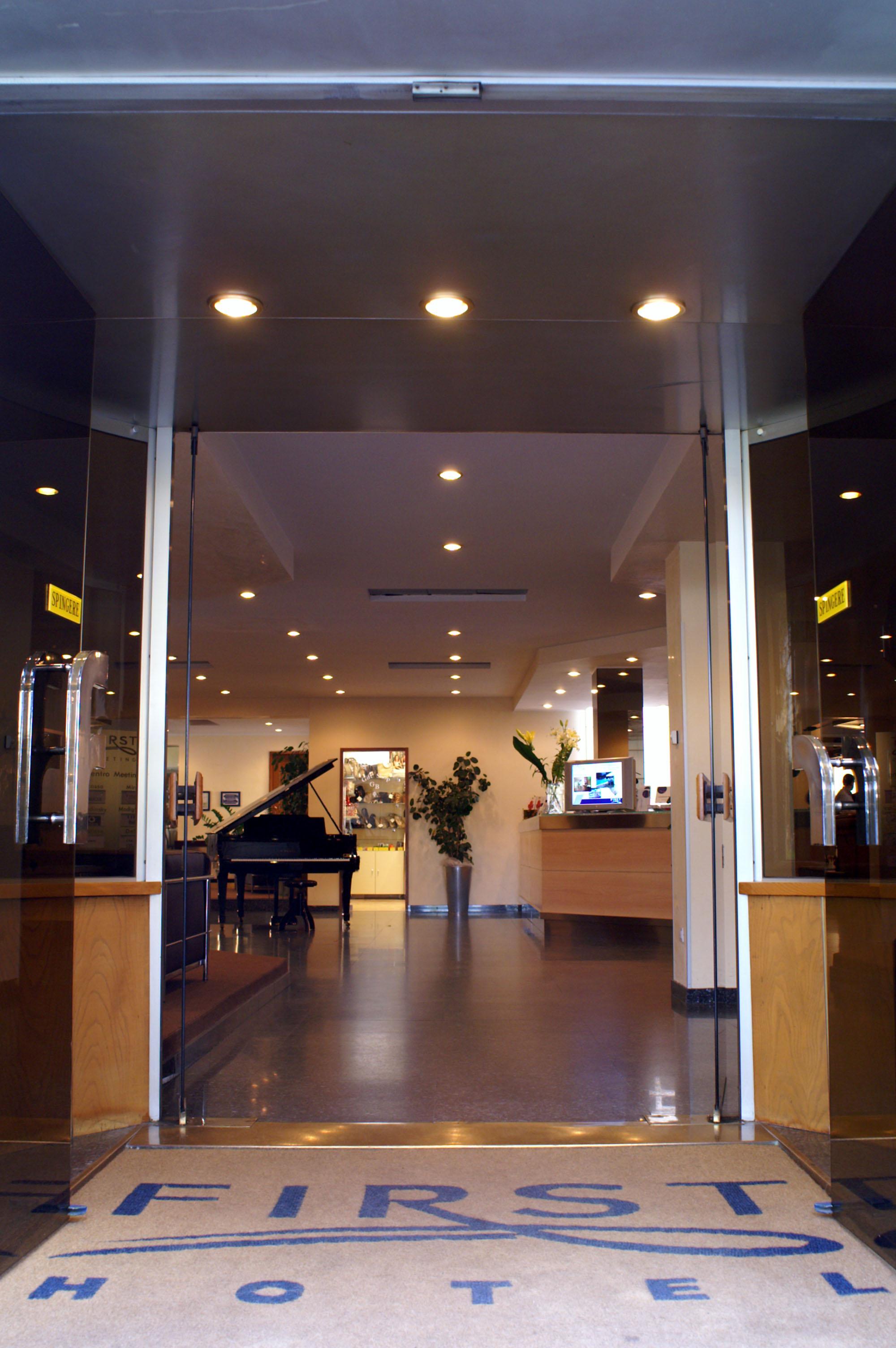Hotel First Calenzano Bagian luar foto