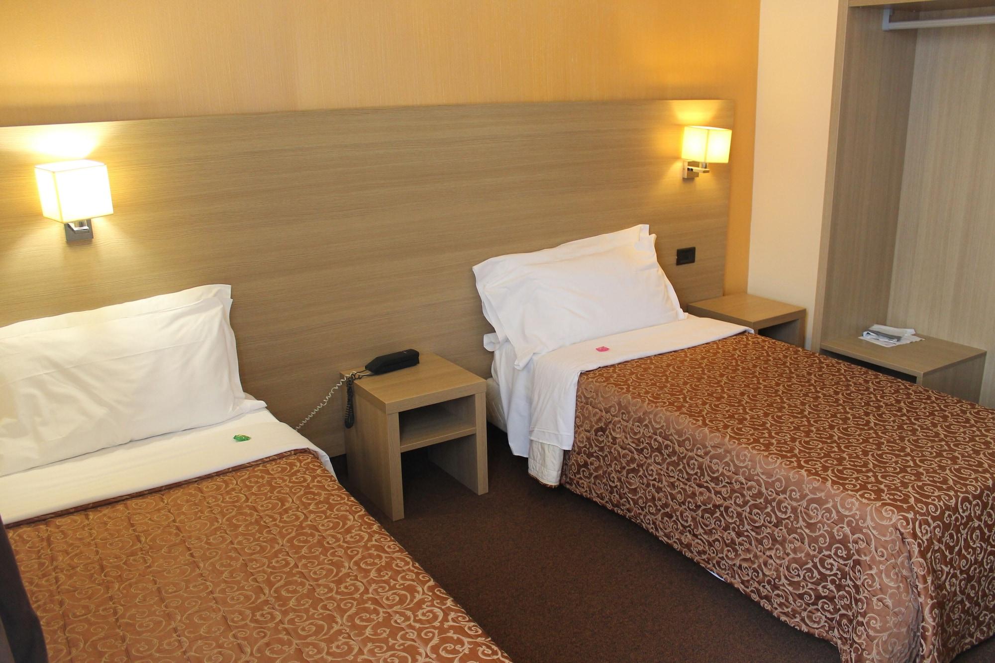 Hotel First Calenzano Bagian luar foto