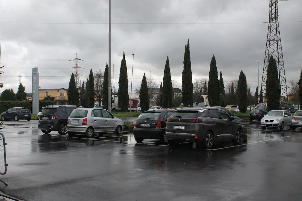 Hotel First Calenzano Bagian luar foto