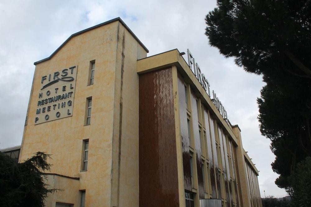 Hotel First Calenzano Bagian luar foto