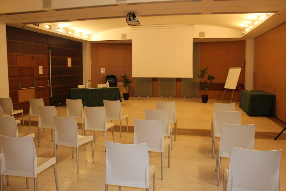 Hotel First Calenzano Bagian luar foto